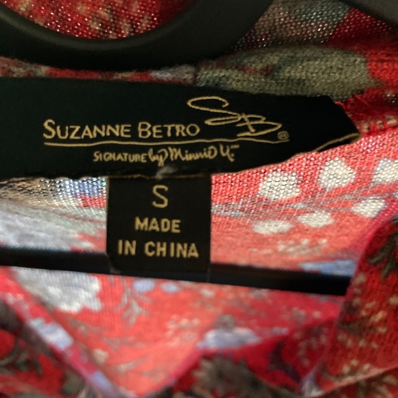 Gorgeous Red Floral V Neck by Suzanne Betro - Picture 5 of 6